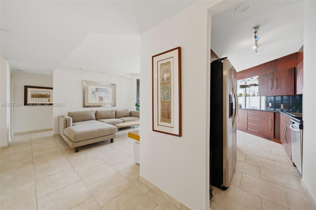 For Rent: $3,500 (2 beds, 2 baths, 1068 Square Feet)