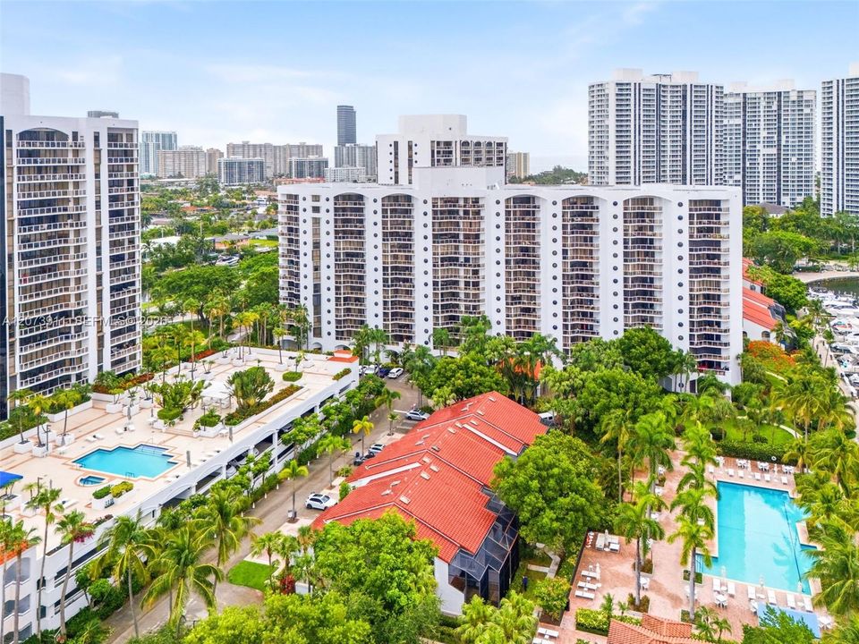 For Rent: $3,500 (2 beds, 2 baths, 1068 Square Feet)