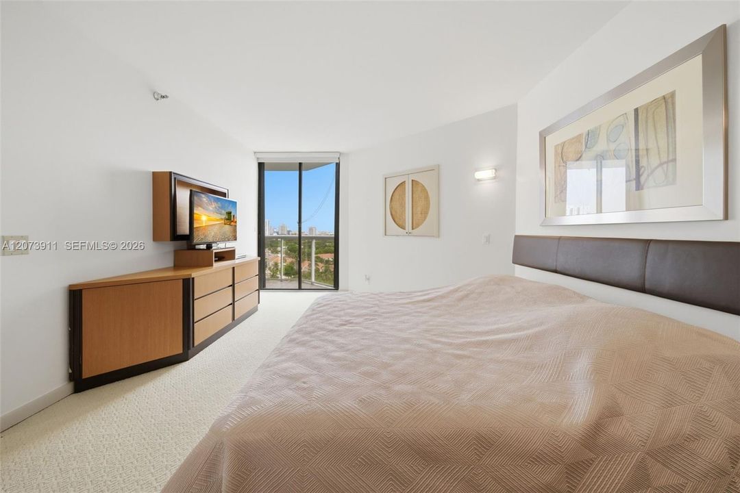 For Rent: $3,500 (2 beds, 2 baths, 1068 Square Feet)
