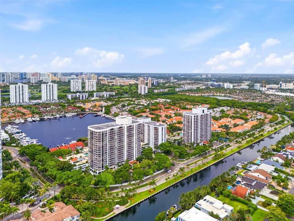 For Rent: $3,500 (2 beds, 2 baths, 1068 Square Feet)