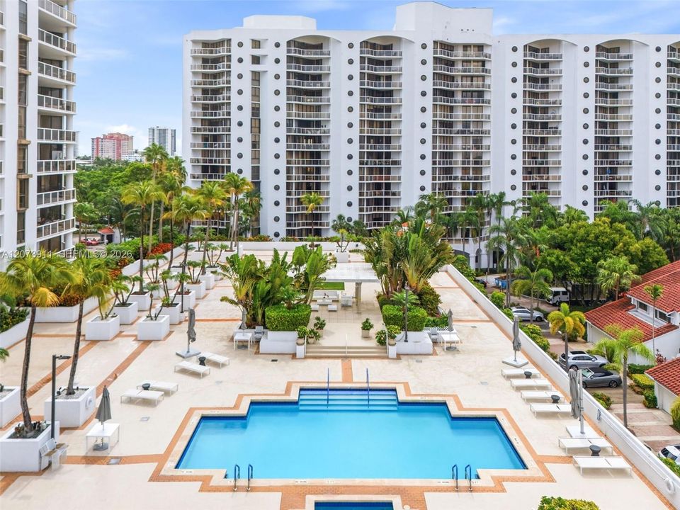 For Rent: $3,500 (2 beds, 2 baths, 1068 Square Feet)