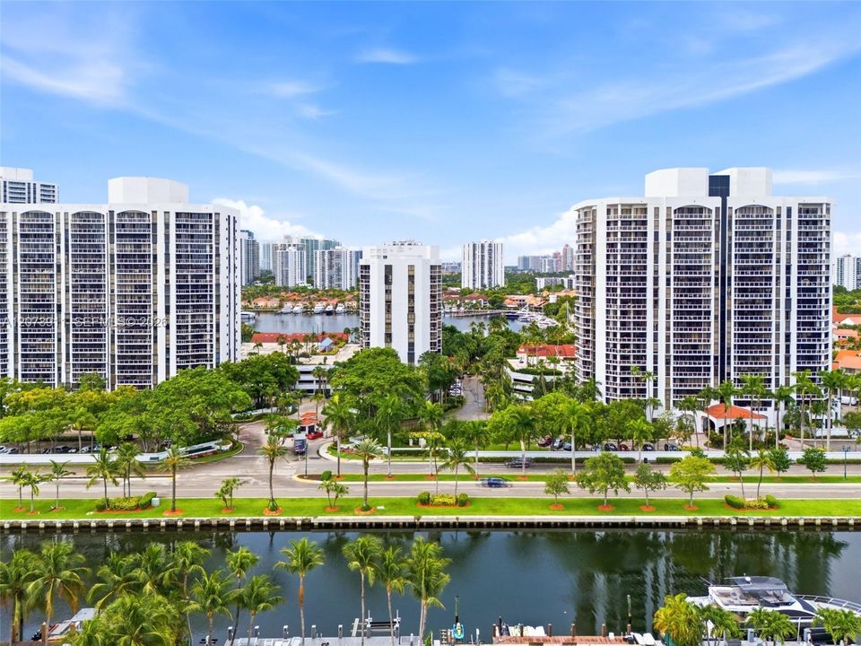 For Rent: $3,500 (2 beds, 2 baths, 1068 Square Feet)