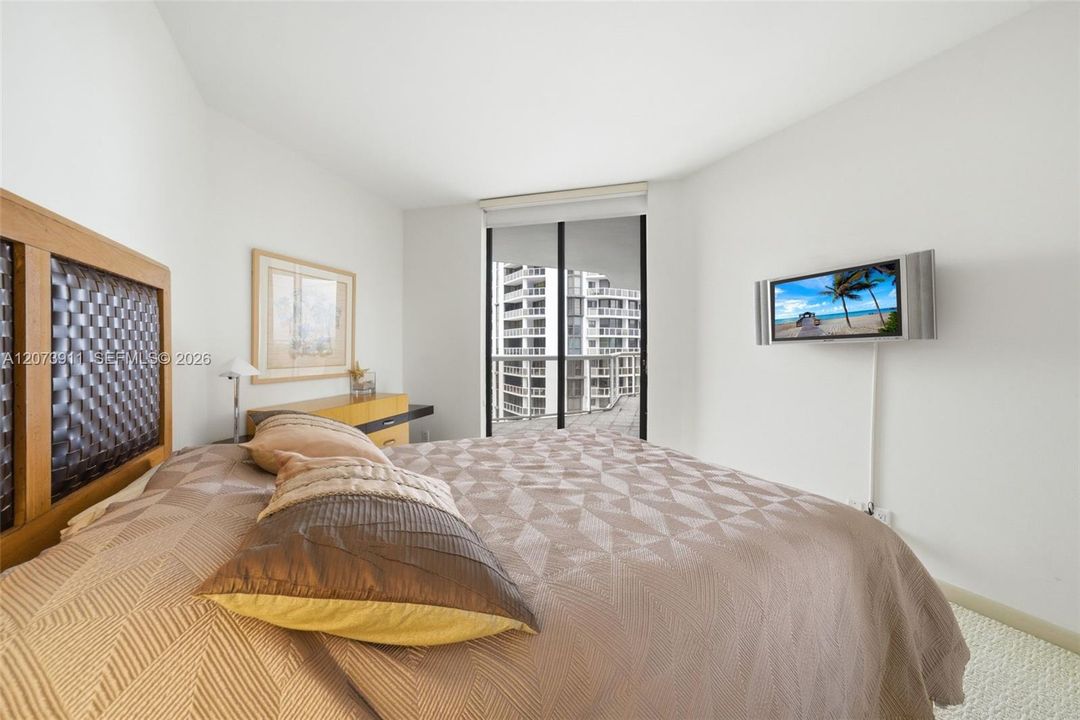 For Rent: $3,500 (2 beds, 2 baths, 1068 Square Feet)