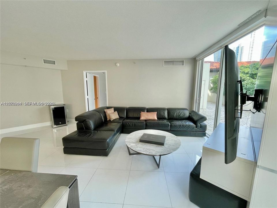 For Rent: $6,800 (4 beds, 3 baths, 1729 Square Feet)