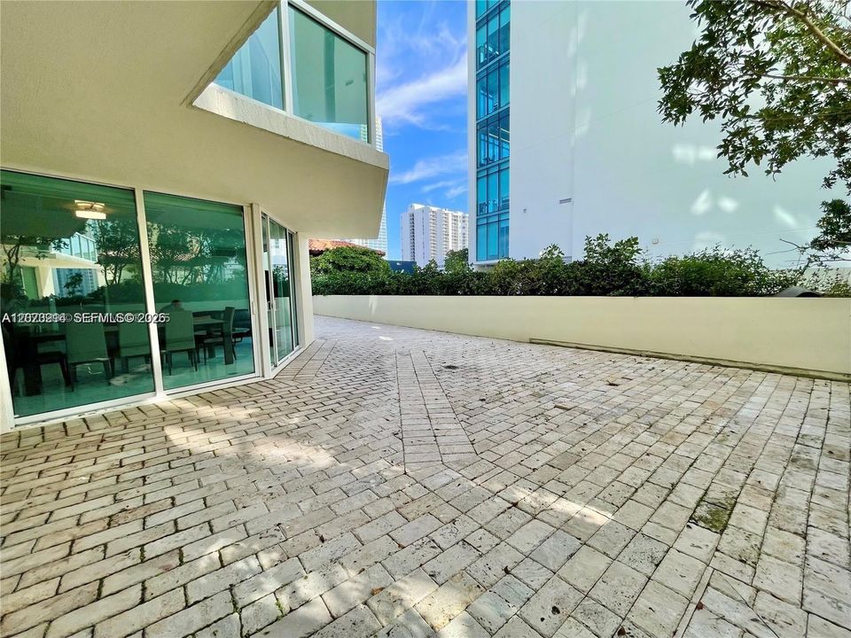 For Rent: $6,800 (4 beds, 3 baths, 1729 Square Feet)