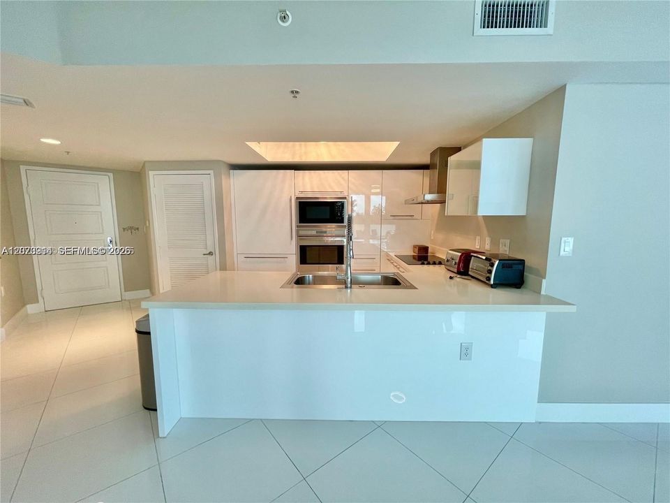 For Rent: $6,800 (4 beds, 3 baths, 1729 Square Feet)