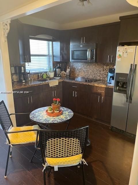 For Sale: $135,000 (2 beds, 2 baths, 850 Square Feet)