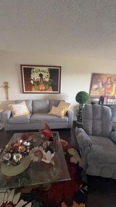 For Sale: $135,000 (2 beds, 2 baths, 850 Square Feet)