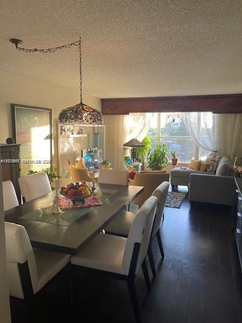 For Sale: $135,000 (2 beds, 2 baths, 850 Square Feet)