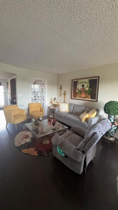 For Sale: $135,000 (2 beds, 2 baths, 850 Square Feet)