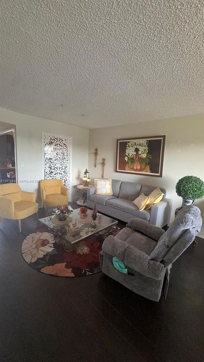 For Sale: $135,000 (2 beds, 2 baths, 850 Square Feet)