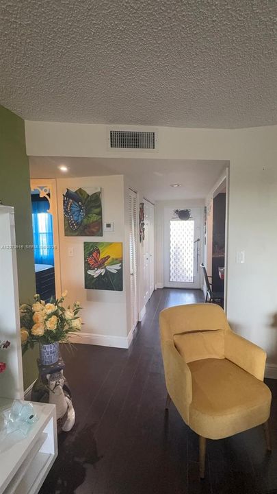 For Sale: $135,000 (2 beds, 2 baths, 850 Square Feet)