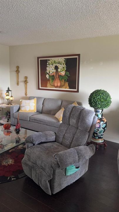 For Sale: $135,000 (2 beds, 2 baths, 850 Square Feet)