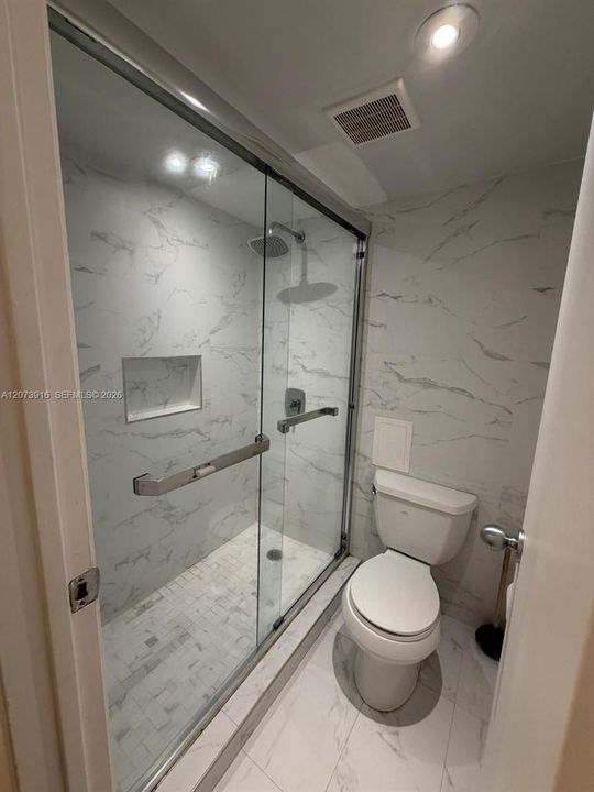 For Sale: $195,000 (1 beds, 1 baths, 741 Square Feet)