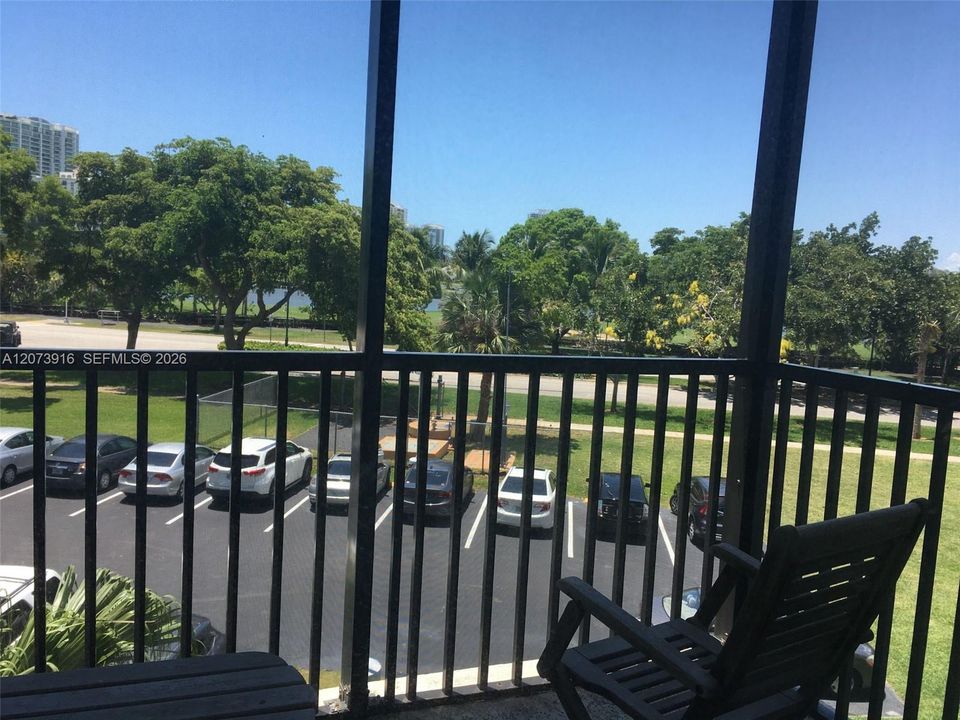 For Sale: $195,000 (1 beds, 1 baths, 741 Square Feet)