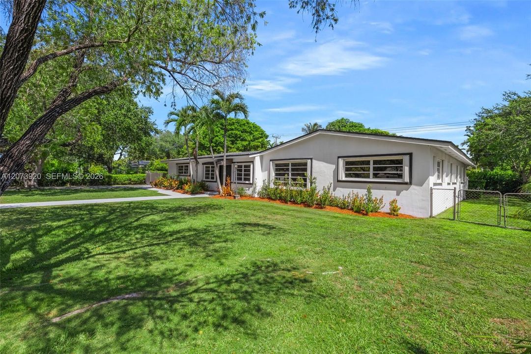 For Sale: $1,179,000 (3 beds, 2 baths, 2324 Square Feet)