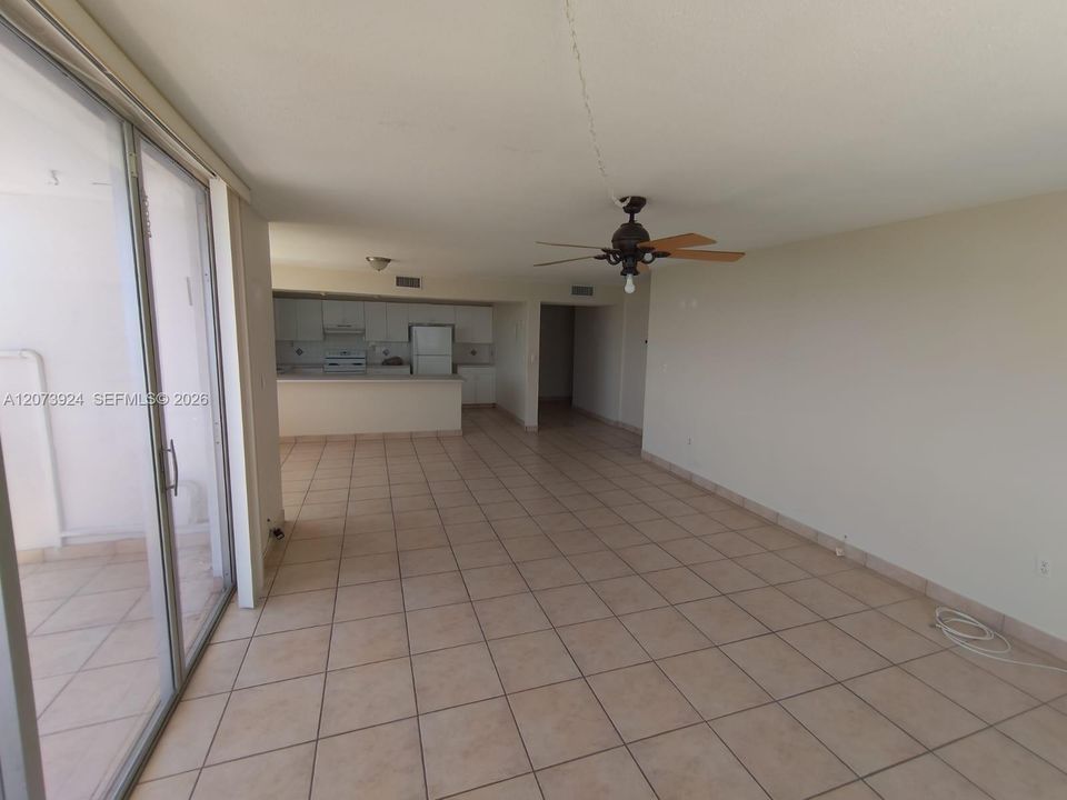 For Sale: $204,918 (2 beds, 2 baths, 1300 Square Feet)