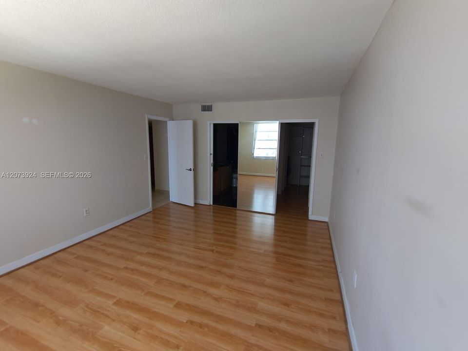 For Sale: $204,918 (2 beds, 2 baths, 1300 Square Feet)