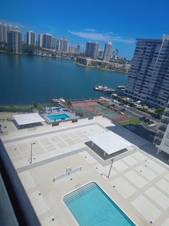 For Sale: $204,918 (2 beds, 2 baths, 1300 Square Feet)