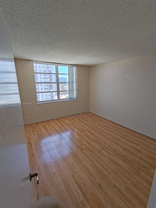 For Sale: $204,918 (2 beds, 2 baths, 1300 Square Feet)