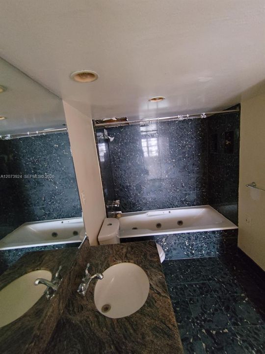 For Sale: $204,918 (2 beds, 2 baths, 1300 Square Feet)