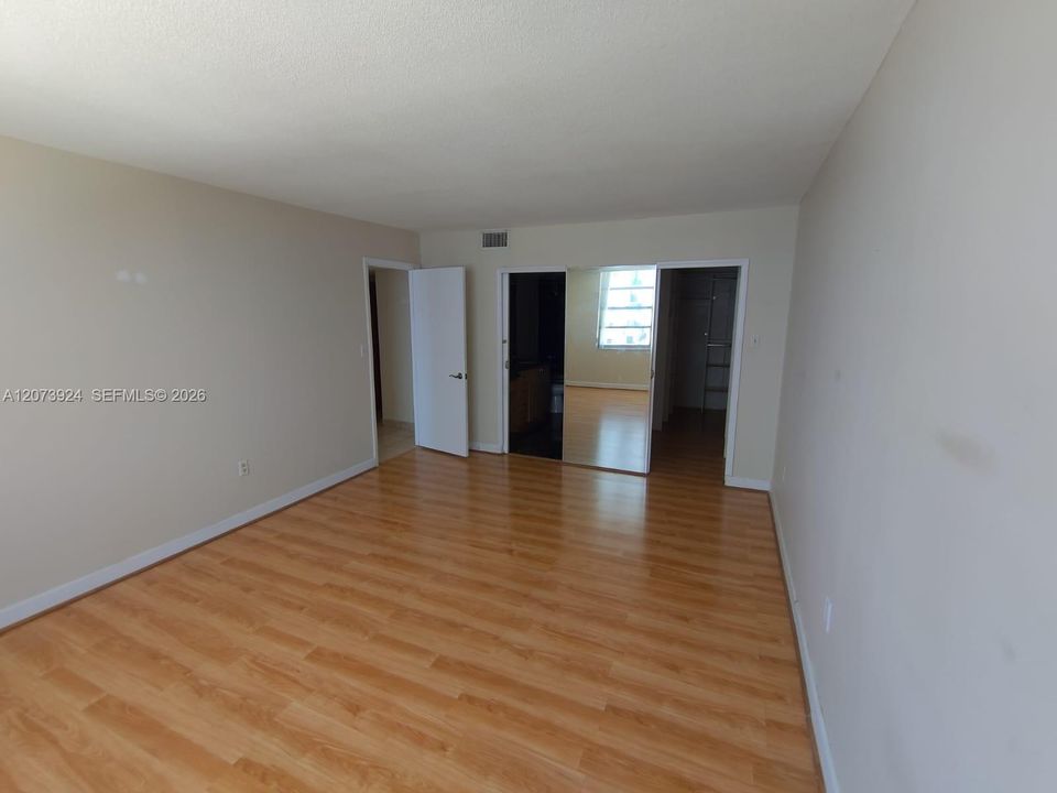 For Sale: $204,918 (2 beds, 2 baths, 1300 Square Feet)