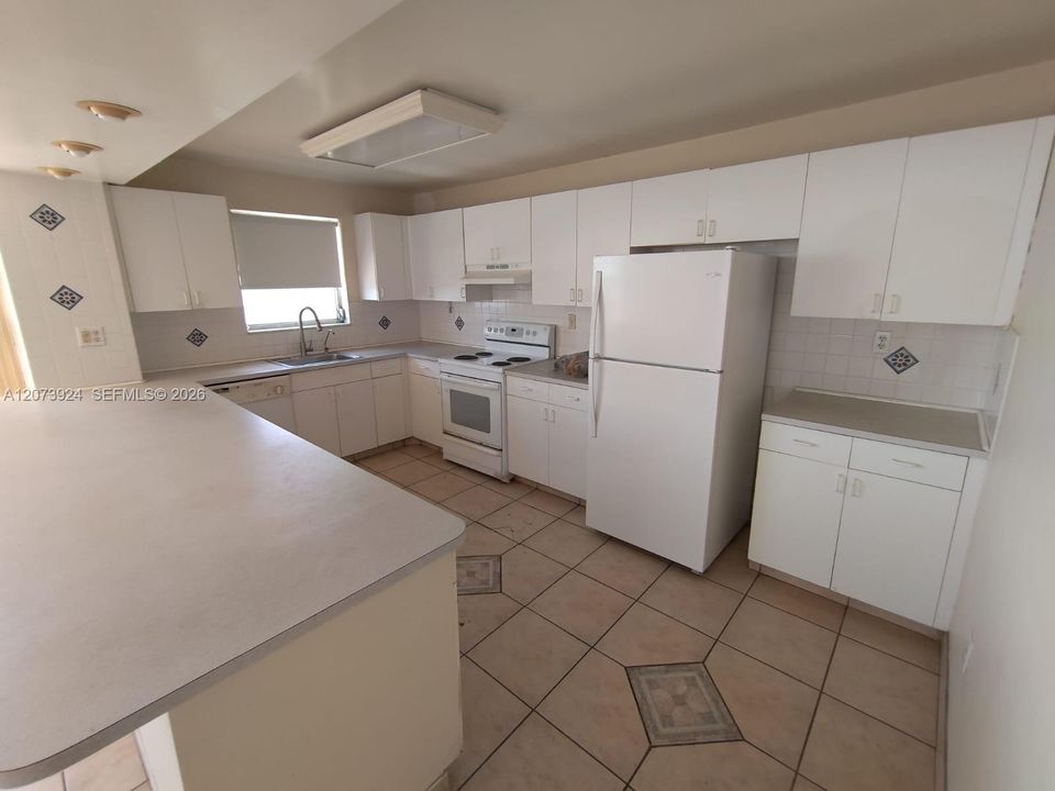 For Sale: $204,918 (2 beds, 2 baths, 1300 Square Feet)