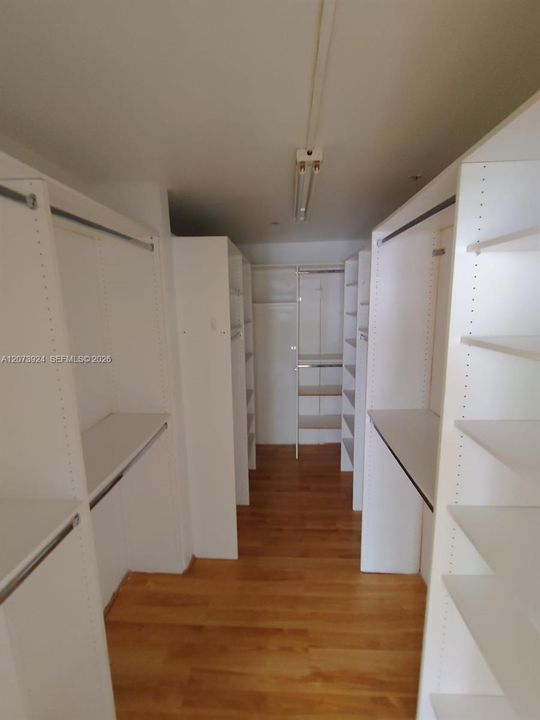 For Sale: $204,918 (2 beds, 2 baths, 1300 Square Feet)