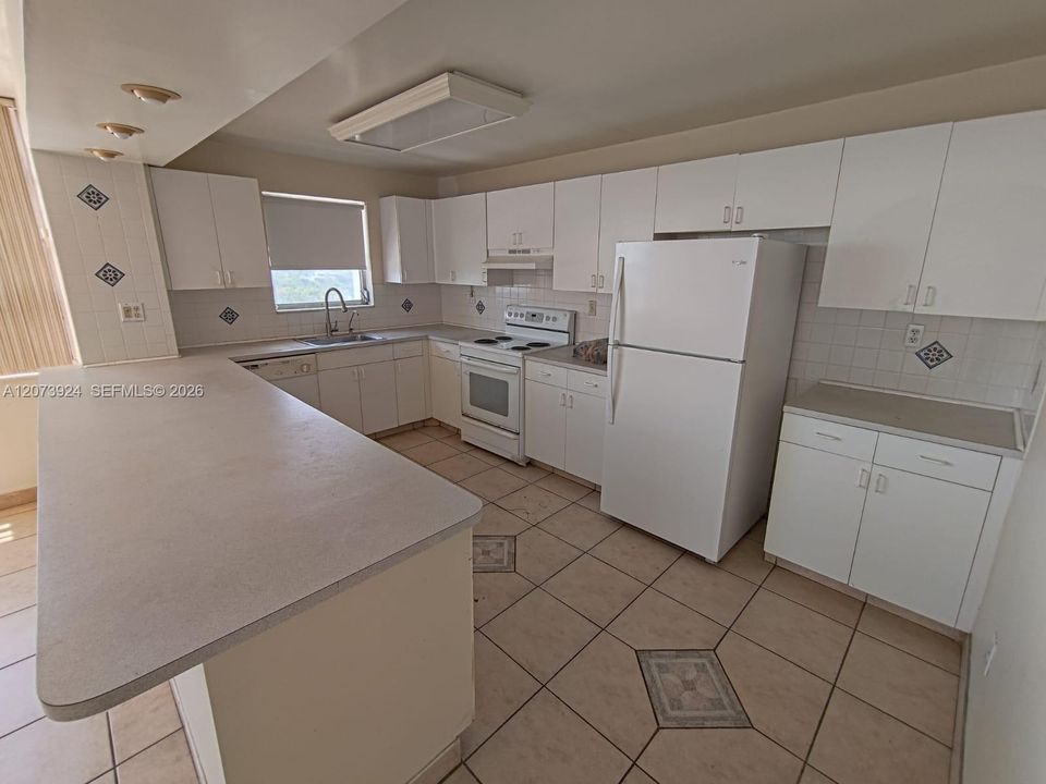 For Sale: $204,918 (2 beds, 2 baths, 1300 Square Feet)