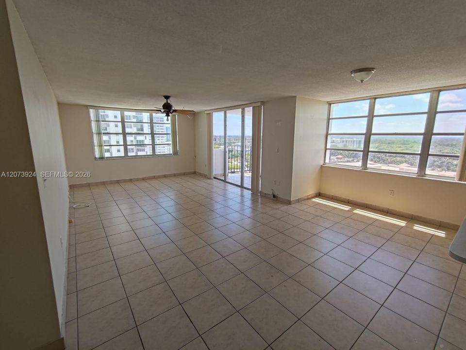 For Sale: $204,918 (2 beds, 2 baths, 1300 Square Feet)