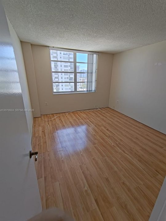 For Sale: $204,918 (2 beds, 2 baths, 1300 Square Feet)