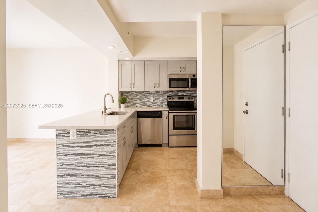 For Sale: $340,000 (1 beds, 1 baths, 780 Square Feet)