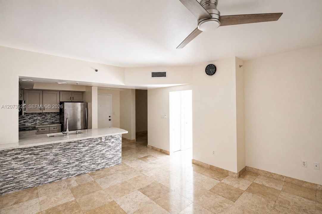 For Sale: $340,000 (1 beds, 1 baths, 780 Square Feet)