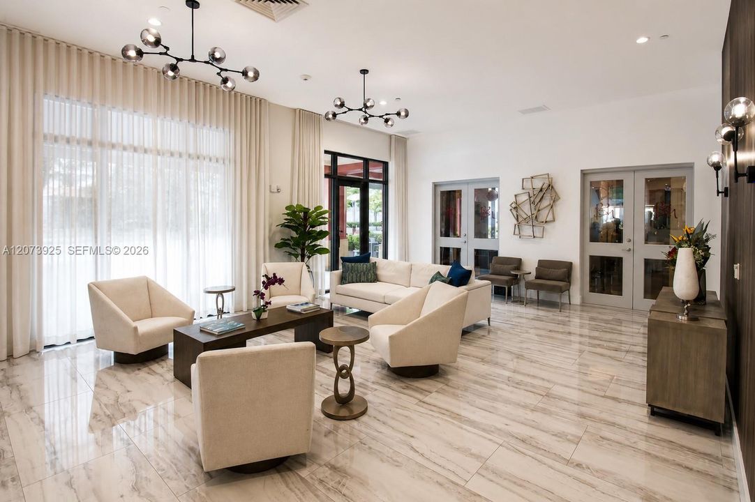 For Sale: $340,000 (1 beds, 1 baths, 780 Square Feet)