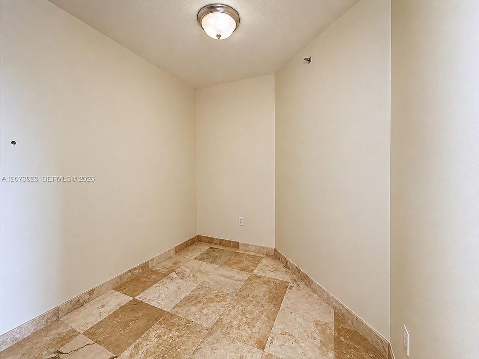 For Sale: $340,000 (1 beds, 1 baths, 780 Square Feet)