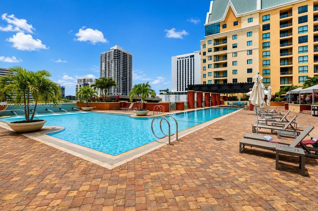 For Sale: $340,000 (1 beds, 1 baths, 780 Square Feet)