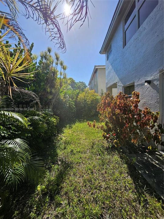 For Rent: $3,400 (3 beds, 2 baths, 1390 Square Feet)