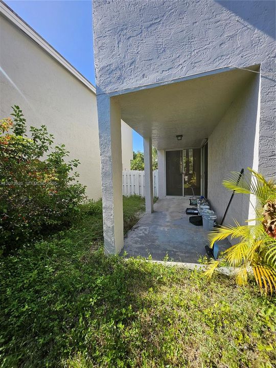 For Rent: $3,400 (3 beds, 2 baths, 1390 Square Feet)