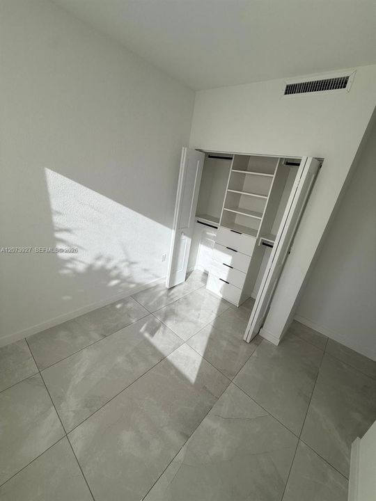 En Renta: $1,000 (1 camas, 1 baños, 1608 Pies cuadrados)
