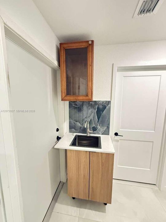 En Renta: $1,000 (1 camas, 1 baños, 1608 Pies cuadrados)