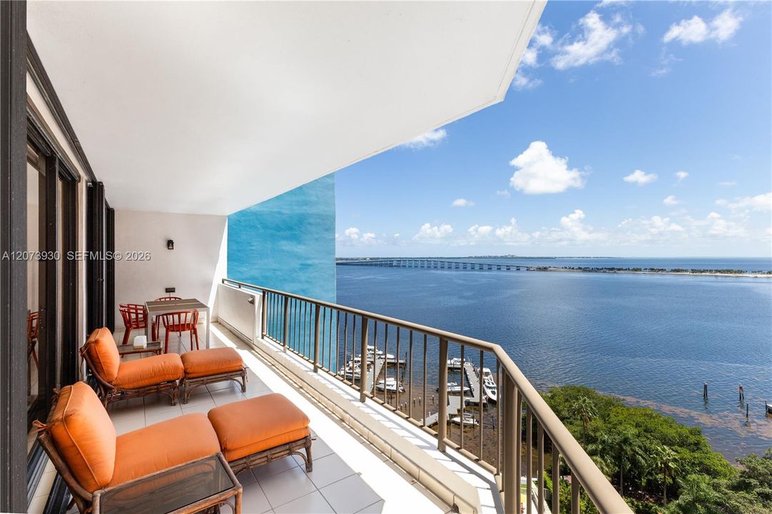 For Sale: $1,099,000 (2 beds, 2 baths, 1895 Square Feet)