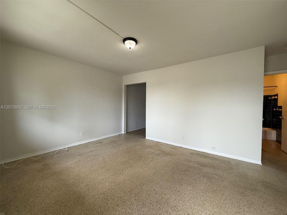 For Rent: $1,950 (2 beds, 1 baths, 1605 Square Feet)