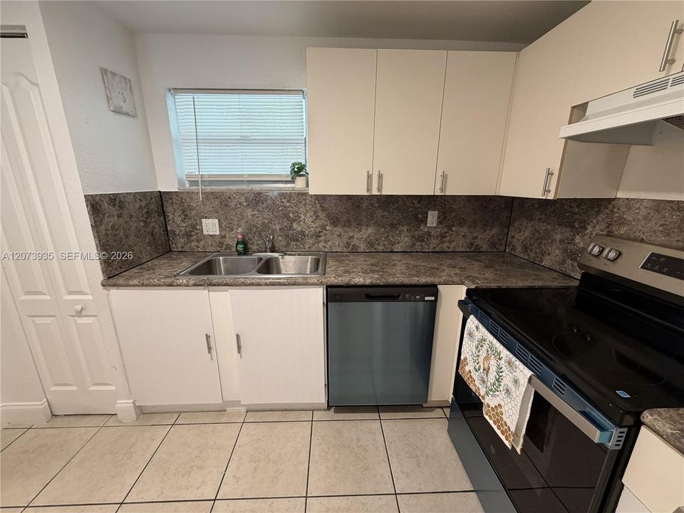 For Rent: $1,875 (2 beds, 2 baths, 1252 Square Feet)