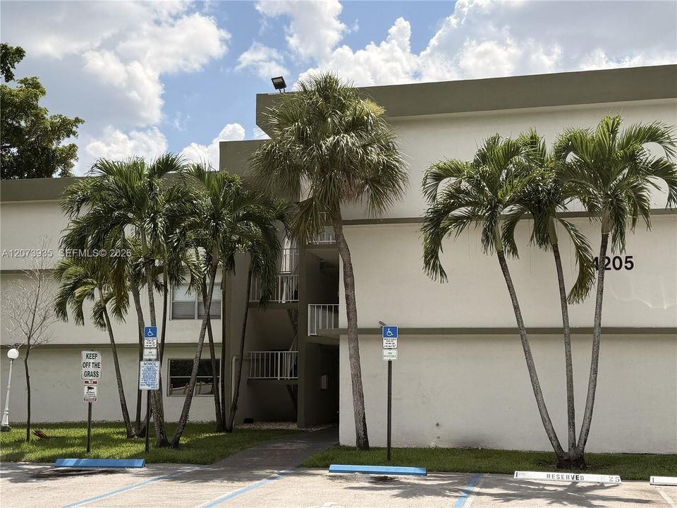 For Rent: $1,875 (2 beds, 2 baths, 1252 Square Feet)