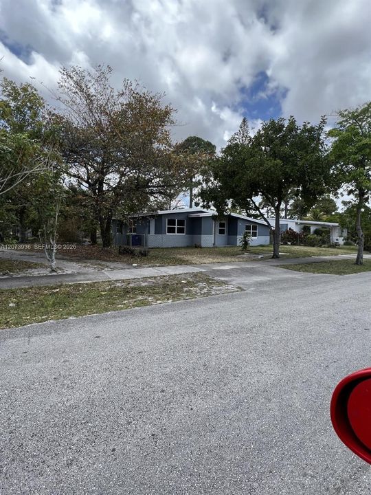 For Sale: $430,000 (4 beds, 2 baths, 1183 Square Feet)