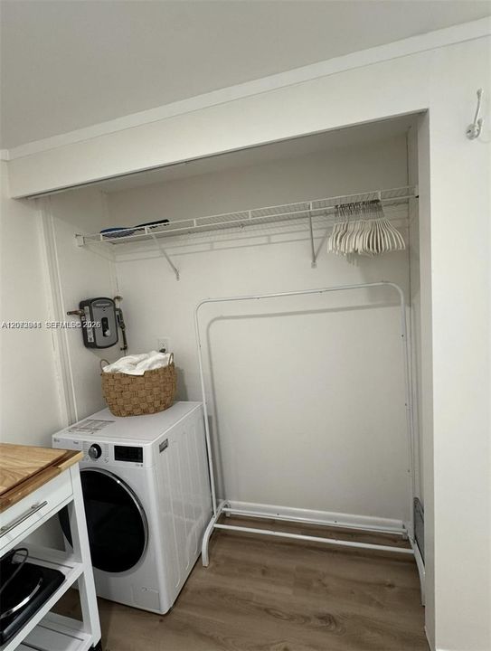 For Rent: $1,900 (1 beds, 1 baths, 1351 Square Feet)