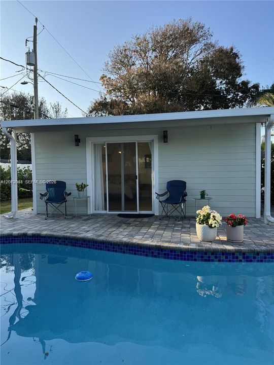 For Rent: $1,900 (1 beds, 1 baths, 1351 Square Feet)