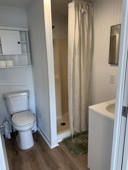 For Rent: $1,900 (1 beds, 1 baths, 1351 Square Feet)