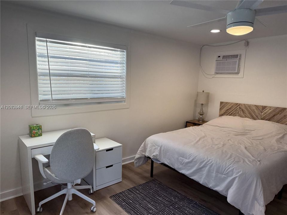 For Rent: $1,900 (1 beds, 1 baths, 1351 Square Feet)