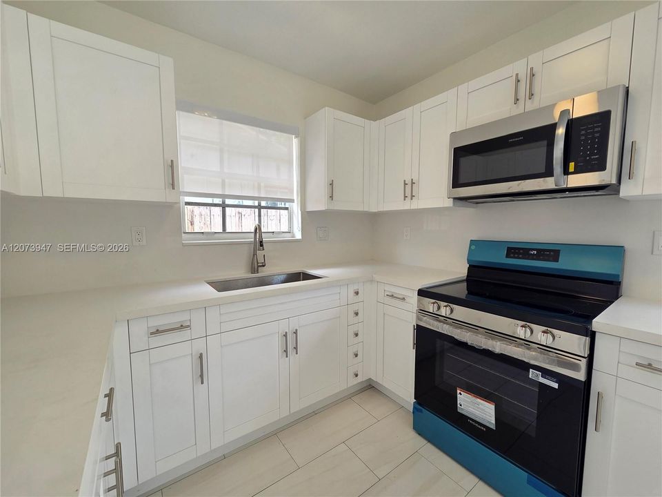 For Rent: $2,800 (2 beds, 2 baths, 928 Square Feet)